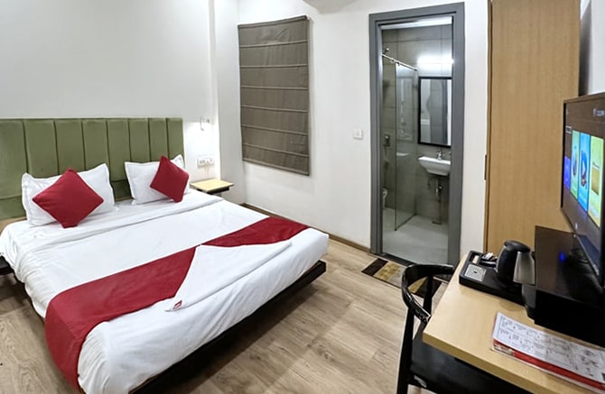 New Delhi Hotels near Max Super Specialty Hospital